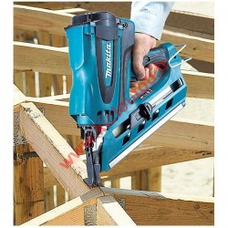 MAKITA GN900SE Clouage bois charpente